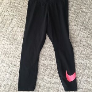 NWOT Nike Womens Capri legging small black & pink